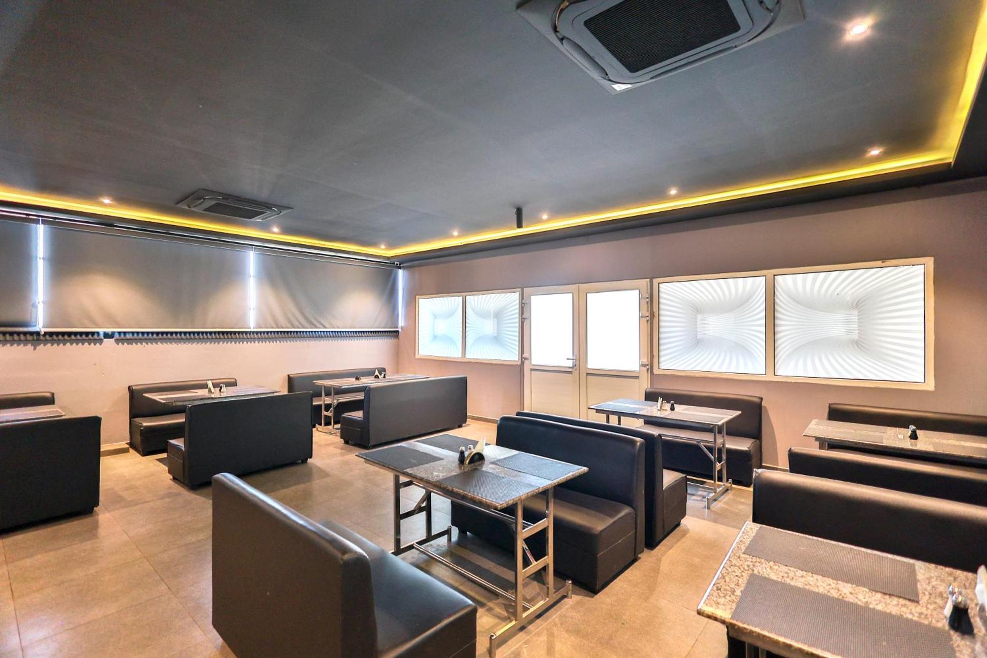 Hotel Golden Bliss 蓬蒂切里 外观 照片