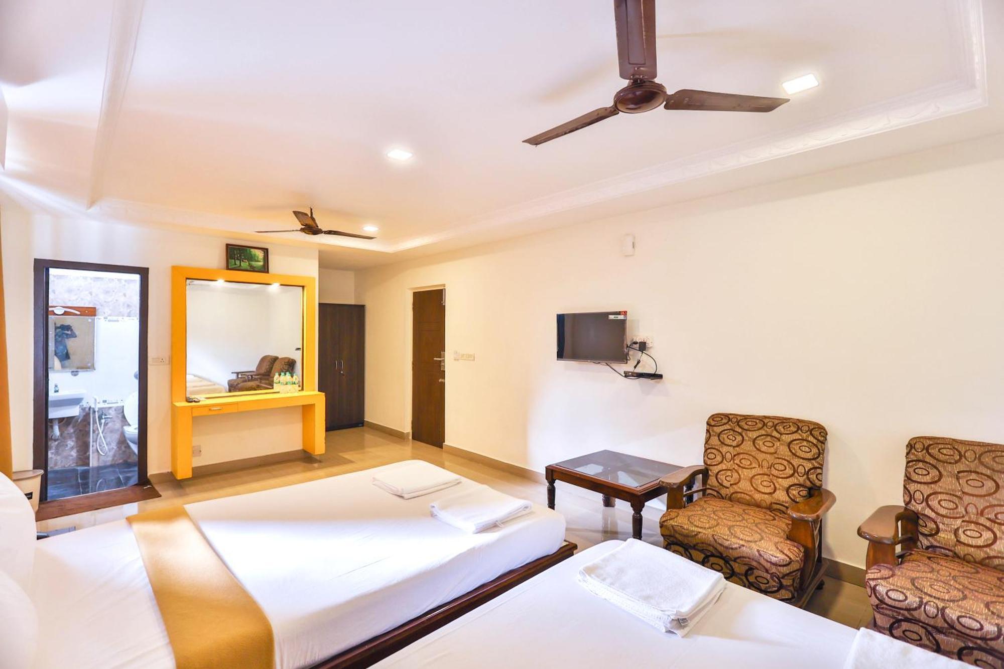 Hotel Golden Bliss 蓬蒂切里 外观 照片