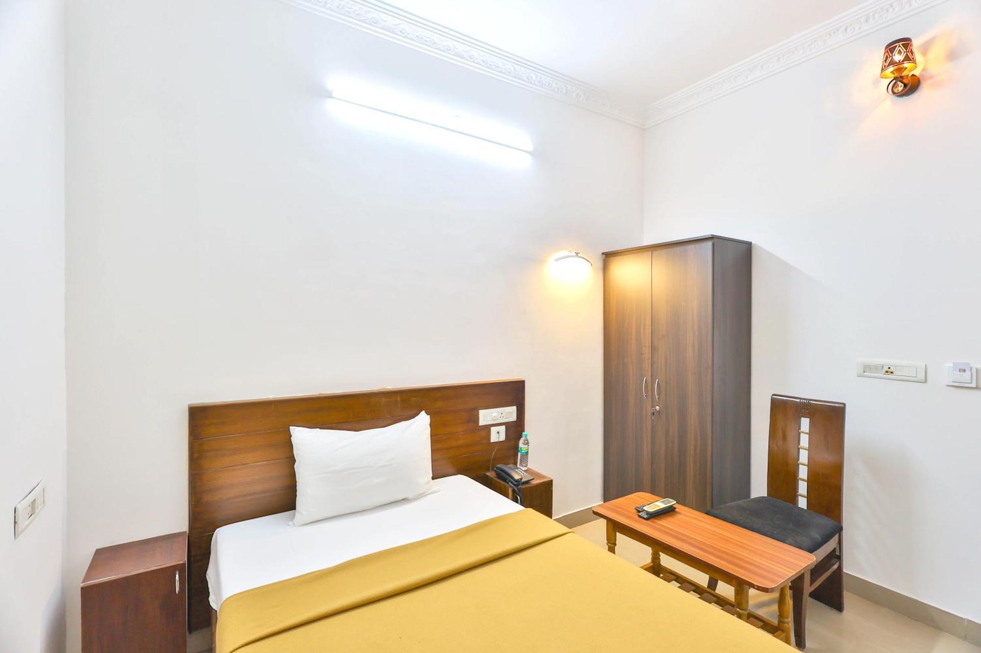 Hotel Golden Bliss 蓬蒂切里 外观 照片