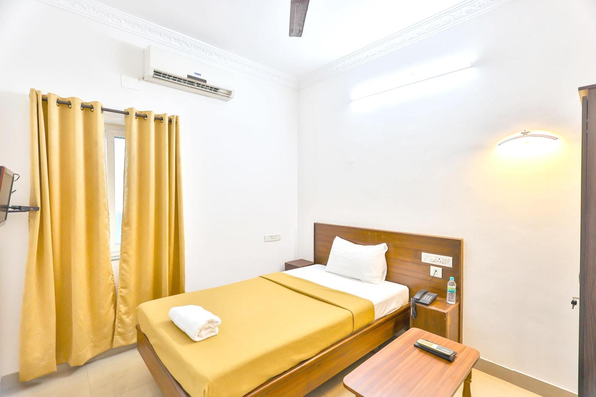 Hotel Golden Bliss 蓬蒂切里 外观 照片